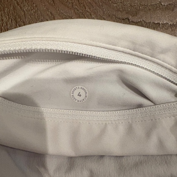 Lululemon Speed Up Low Rise Shorts - Picture 4 of 5